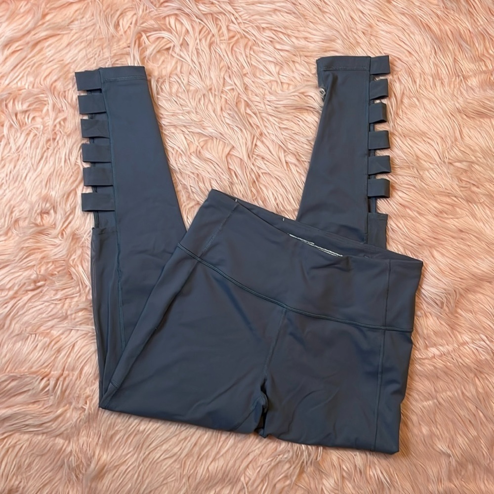 Victoria’s Secret Sport Gray Leggings Size Medium‎